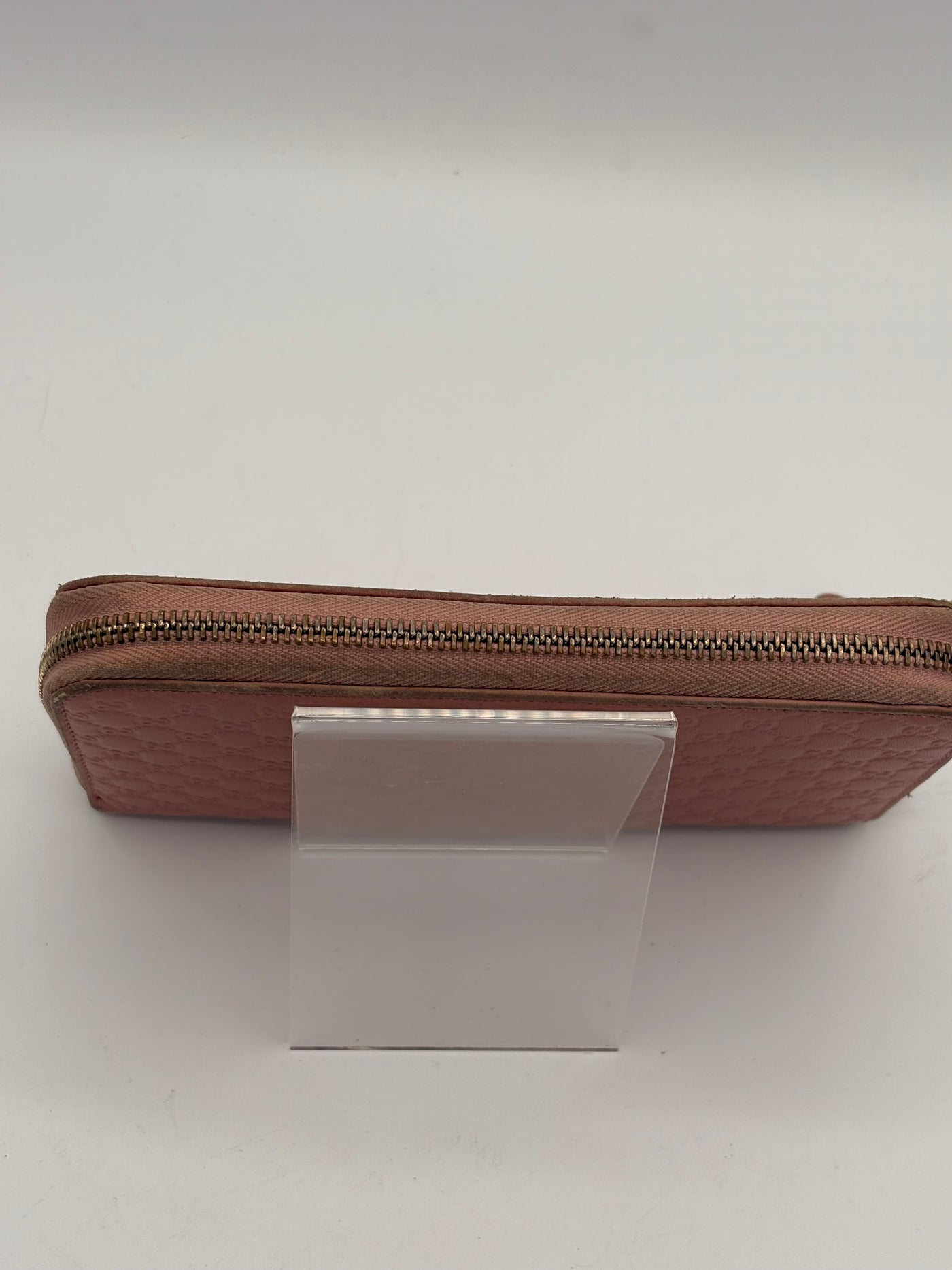 Gucci pink wallet
