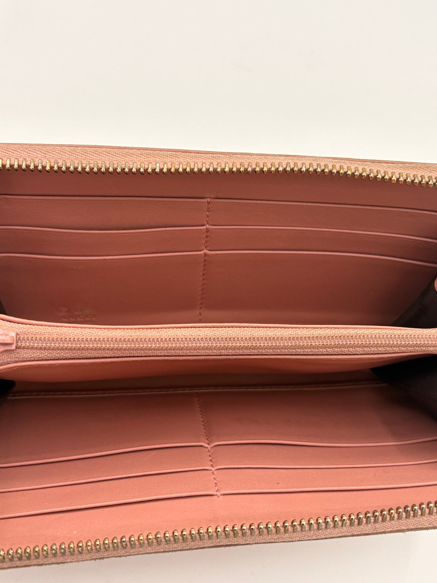 Gucci pink wallet
