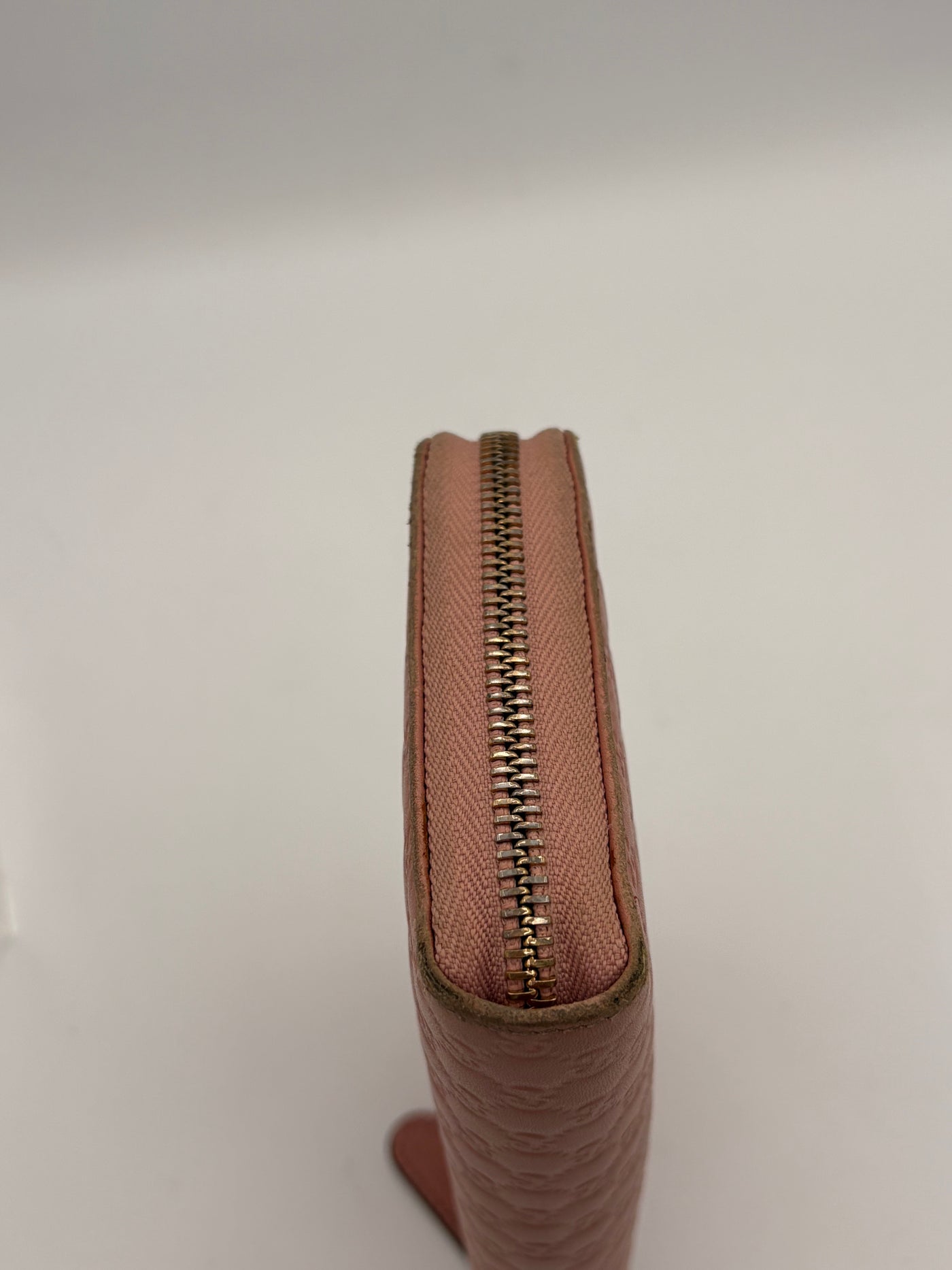 Gucci pink wallet