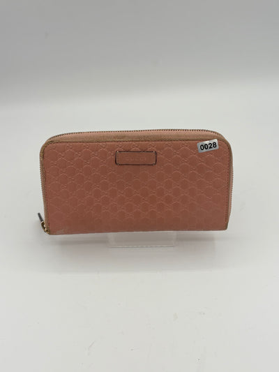 Gucci pink wallet