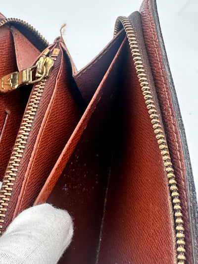 Louis Vuitton zipper Around long wallet