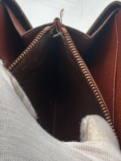Louis Vuitton zipper Around long wallet