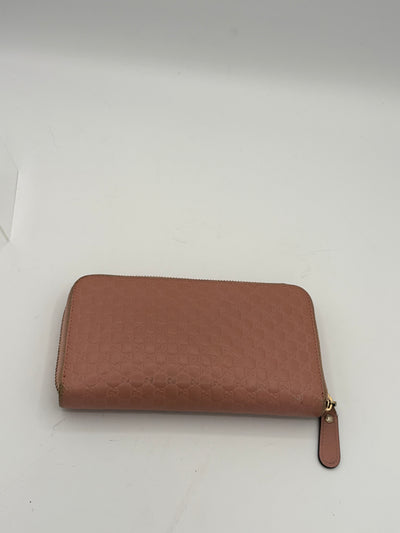 Gucci pink wallet