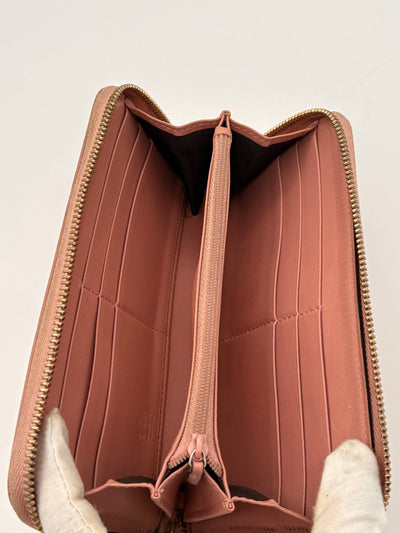 Gucci pink wallet