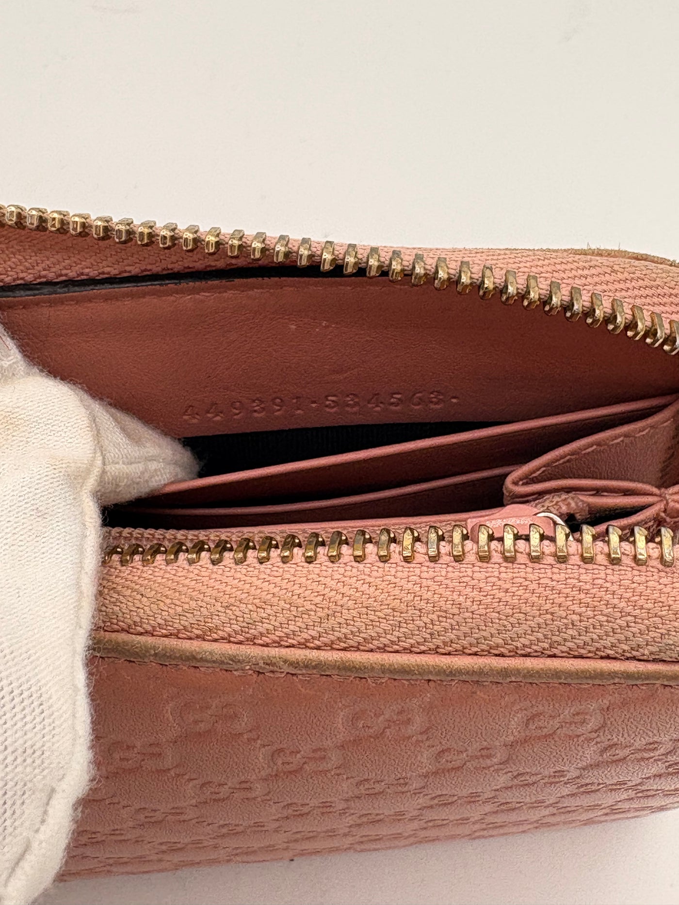 Gucci pink wallet