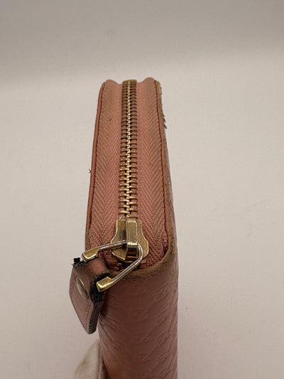 Gucci pink wallet