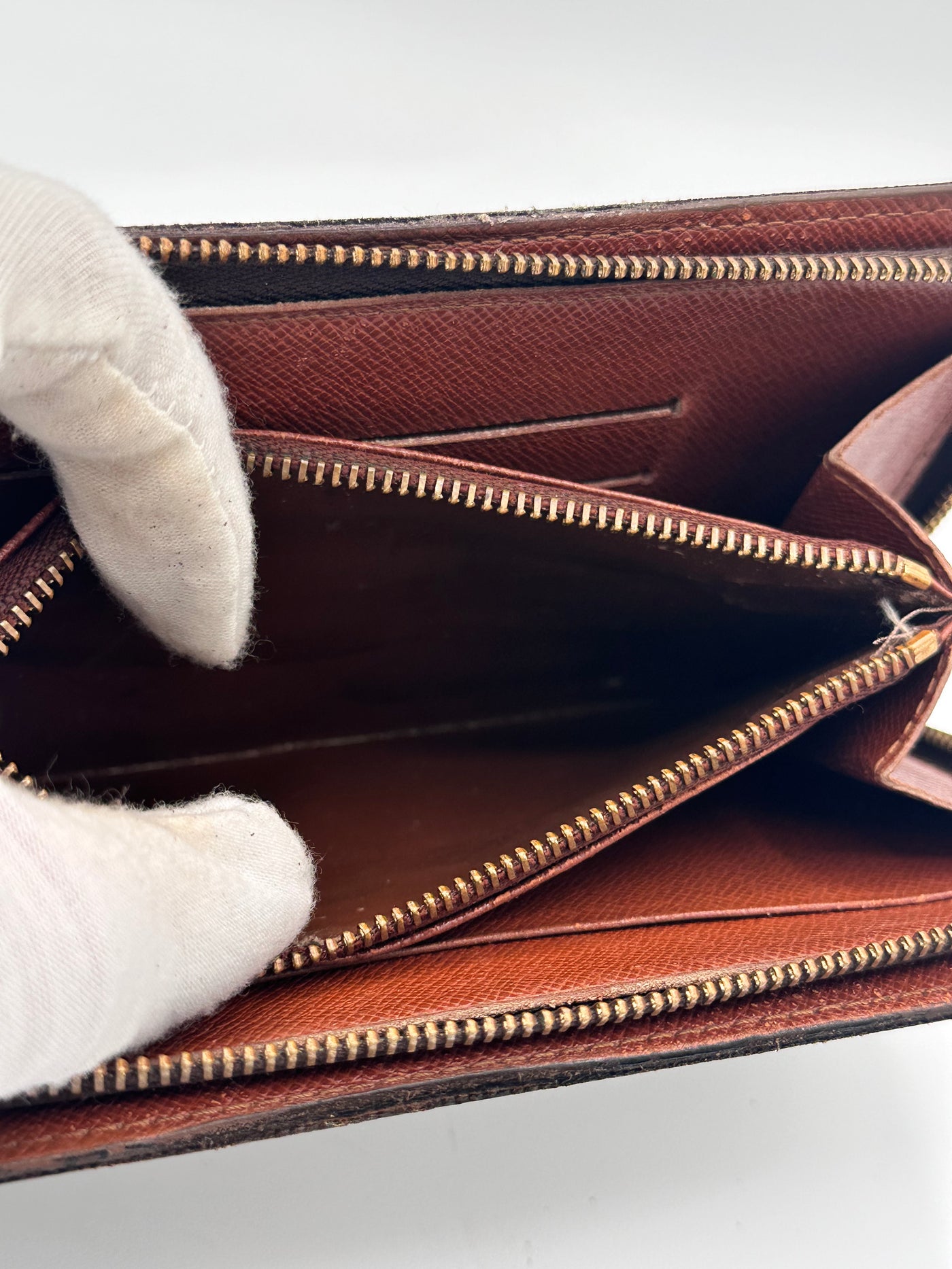 Louis Vuitton zipper Around long wallet