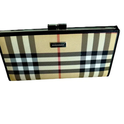 Burberry  Long Kiss Lock Wallet
