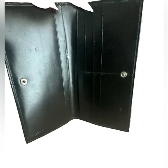 Burberry  Long Kiss Lock Wallet